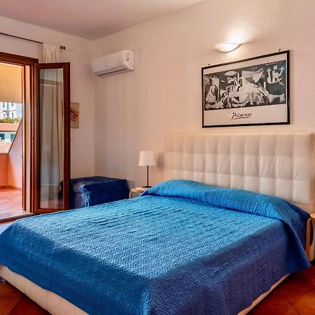 Apartments With Swimming Pool In Santa Teresa Di Gallura Exterior foto