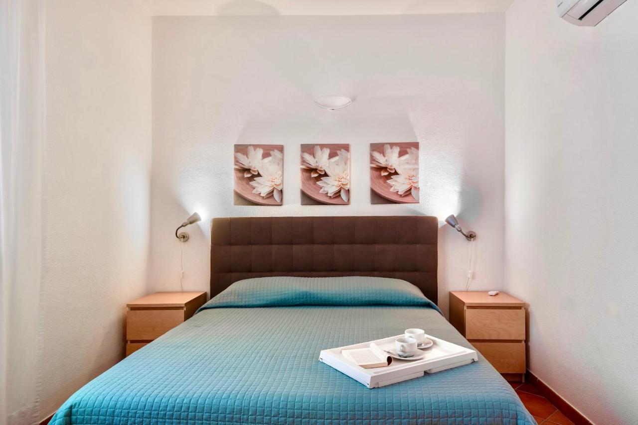 Apartments With Swimming Pool In Santa Teresa Di Gallura Exterior foto