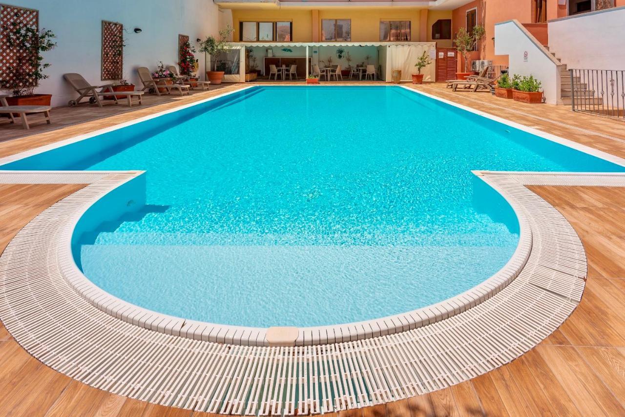 Apartments With Swimming Pool In Santa Teresa Di Gallura Exterior foto